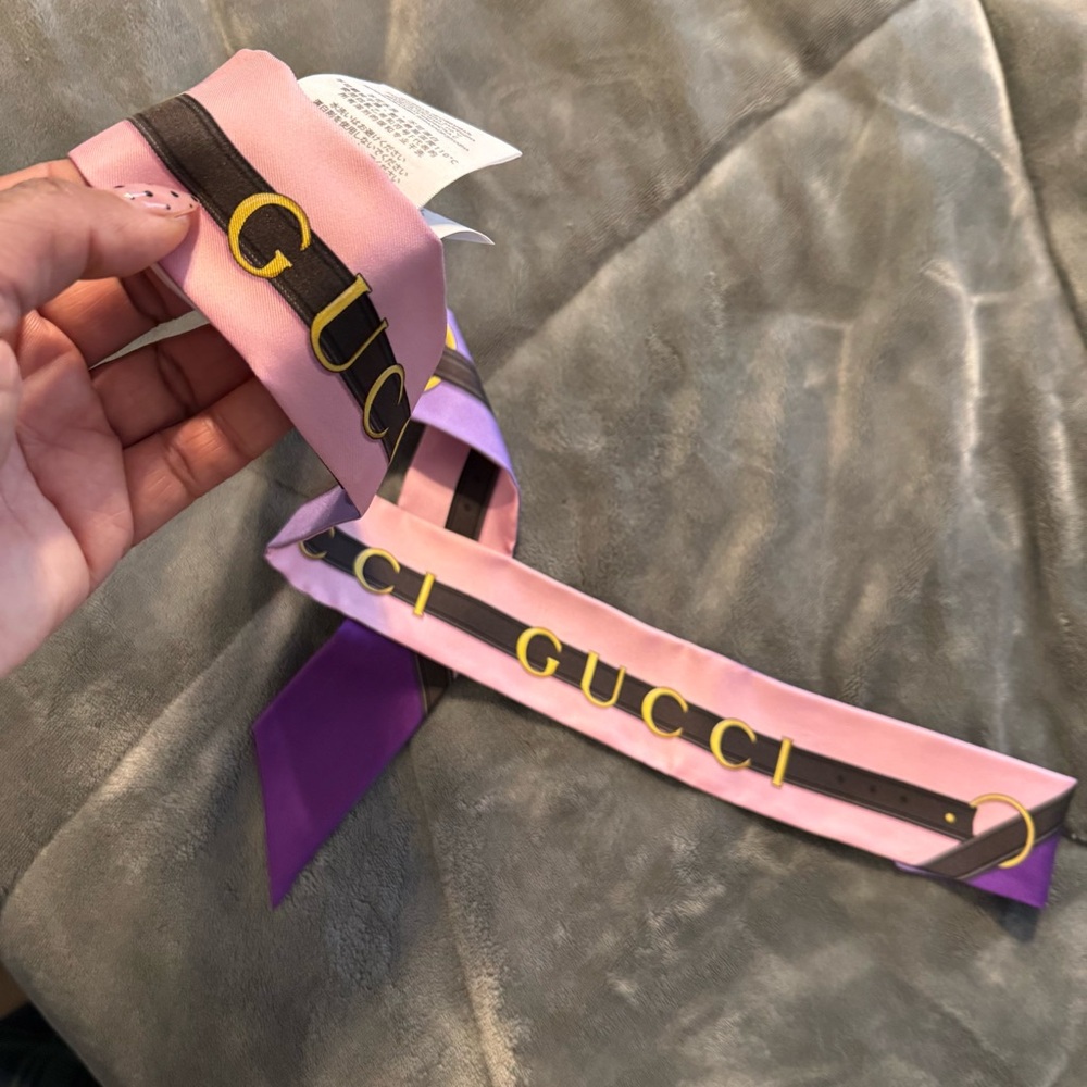 ❌❌❌❌SOLD❌❌❌❌ Gucci Purple & Pink Silk Belt-Print Twilly Scarf - Picture 7 of 9